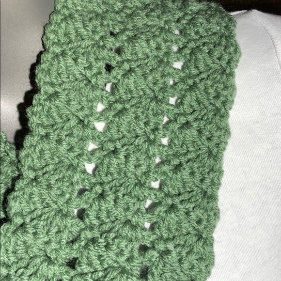 Neck warmer scarf hand crocheted Green - Picture 3 of 4